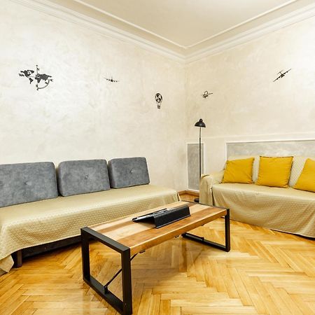 Mari&Emi Flat In Corvin Apartment Budapesta Exterior foto