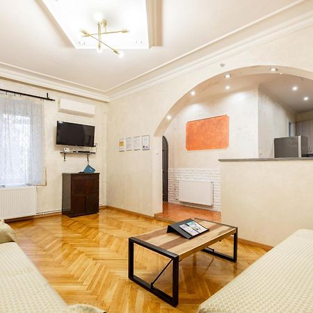 Mari&Emi Flat In Corvin Apartment Budapesta Exterior foto
