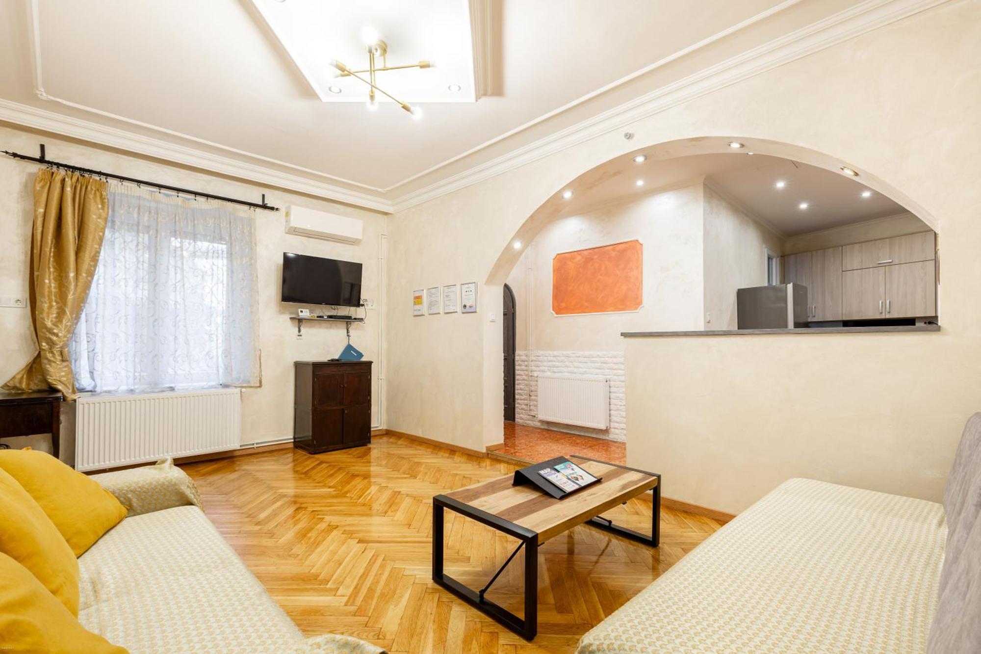Mari&Emi Flat In Corvin Apartment Budapesta Exterior foto