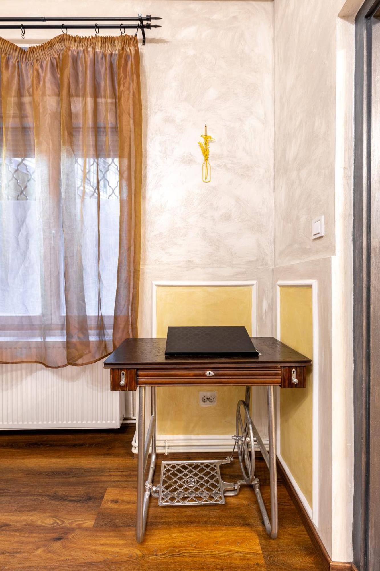 Mari&Emi Flat In Corvin Apartment Budapesta Exterior foto