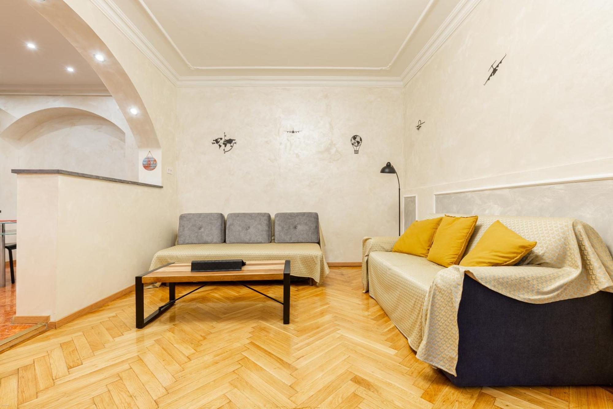 Mari&Emi Flat In Corvin Apartment Budapesta Exterior foto